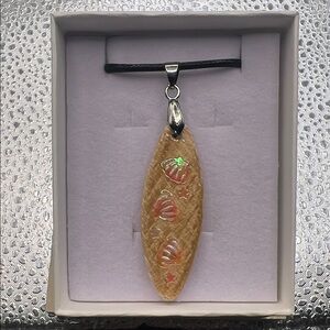 Elegant Wood Mini Surf Board With Florecent Shells Pendant Necklace